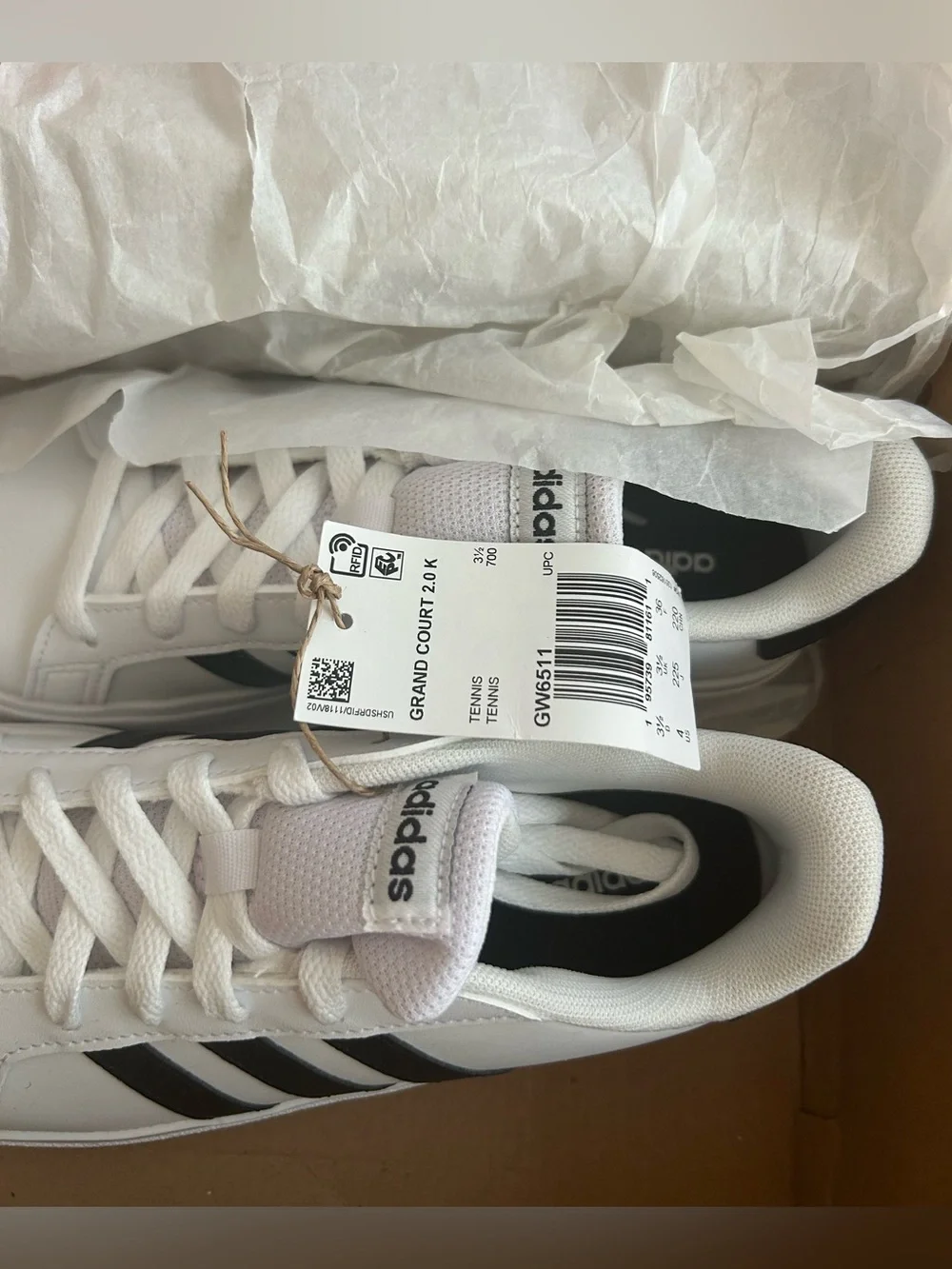 ADIDAS BIG KID GRAND COURT 2.0 Tennis Sneakers size 4 NIB